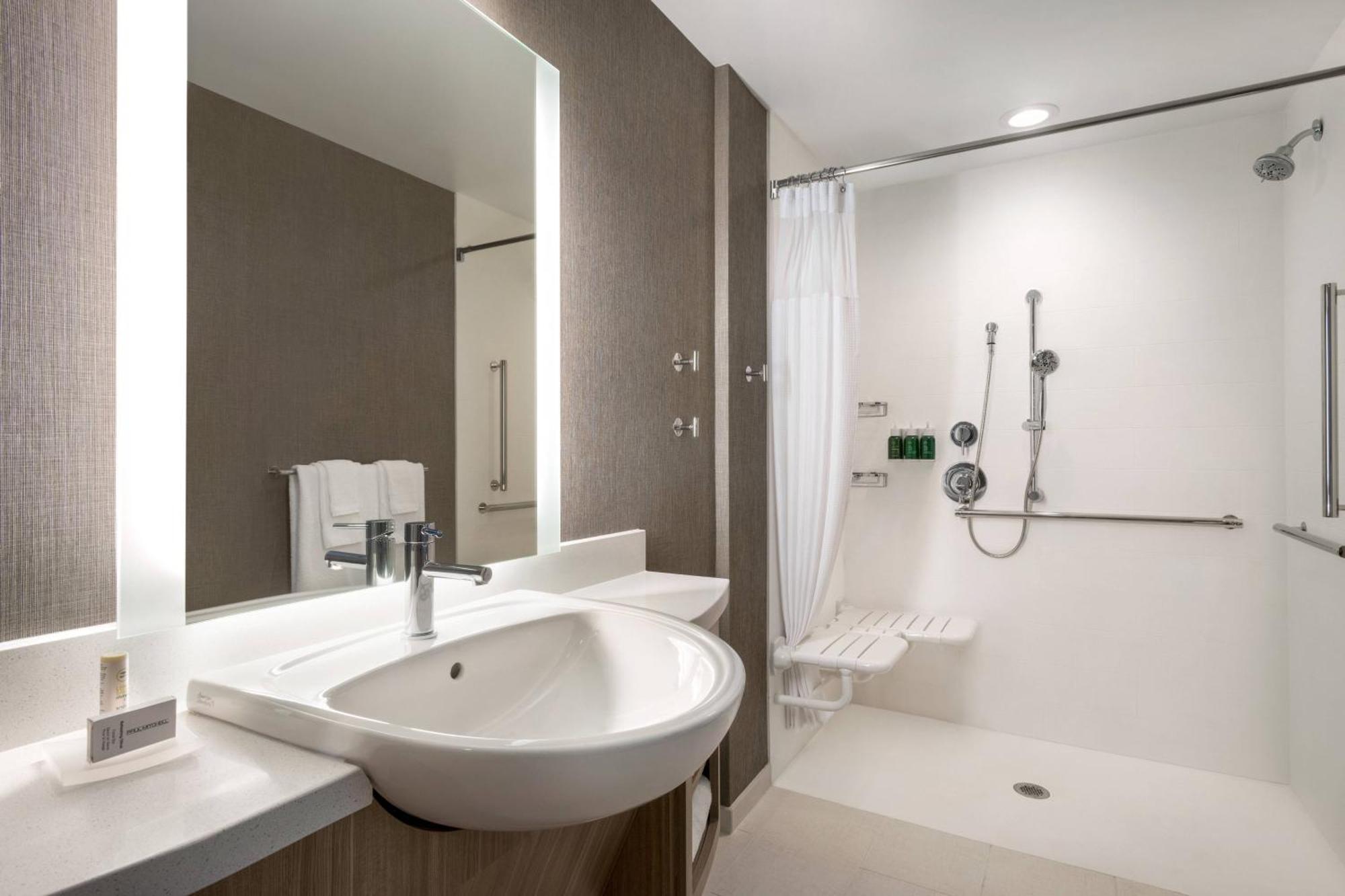 Springhill Suites By Marriott Milwaukee West/Wauwatosa Dış mekan fotoğraf